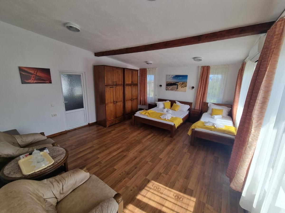 Gazde/Camere de închiriat Casa Luca 2