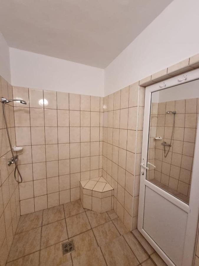 Casa Luca 2 Gazde/Camere de închiriat *