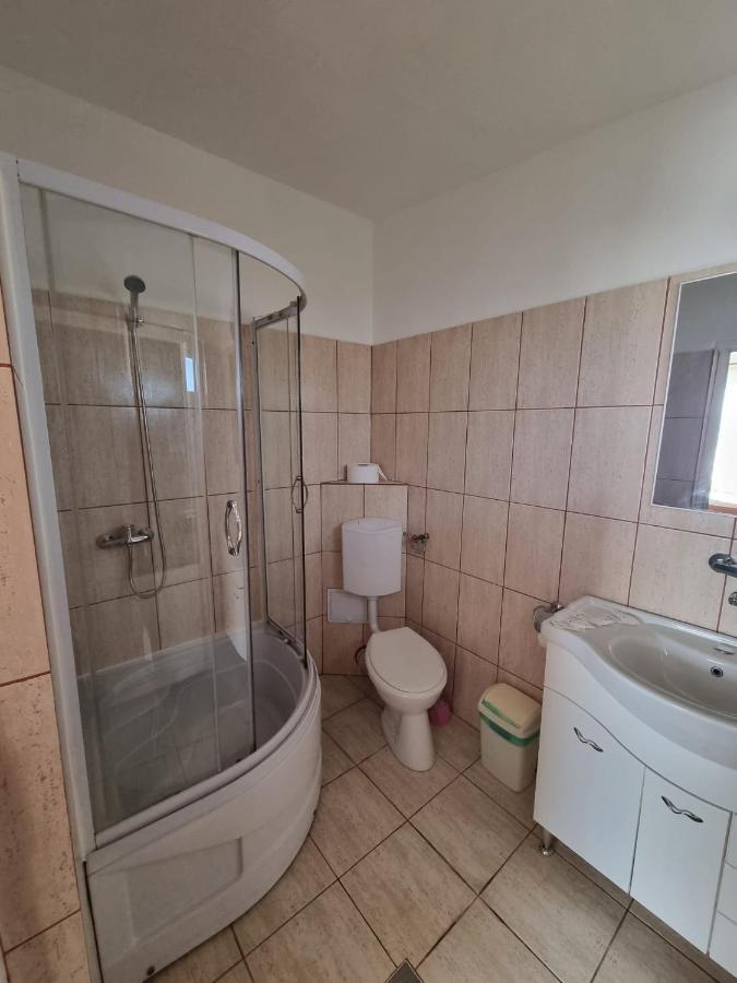 Casa Luca 2 Gazde/Camere de închiriat Vama Veche